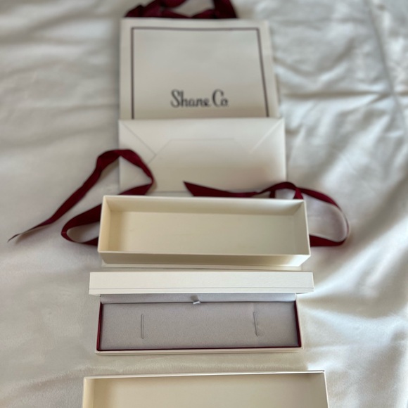 Shane Co. Gift Bag and Bracelet Box with Red Ribbon - Picture 8 of 8